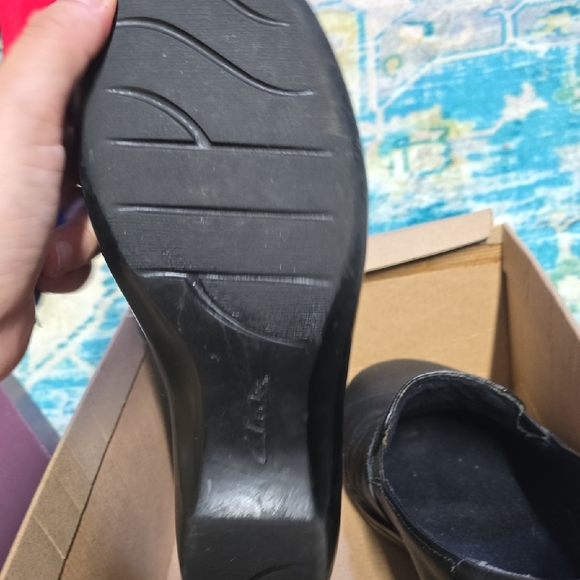 Clarks Black Leather Loafers - Picture 3 of 7